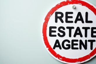 How to Become a Real Estate Agent: A 7-Step Guide for Beginners